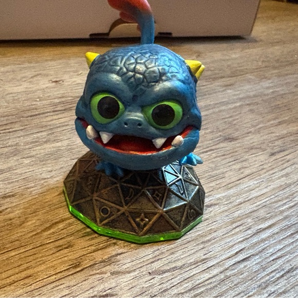 Nintendo Wii Skylanders Giants Activision Game EUC with 2 portals & 14 figures. - Picture 3 of 14